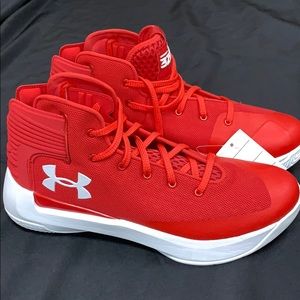 Under Armour Basketball shoe—- 30/ 3zero